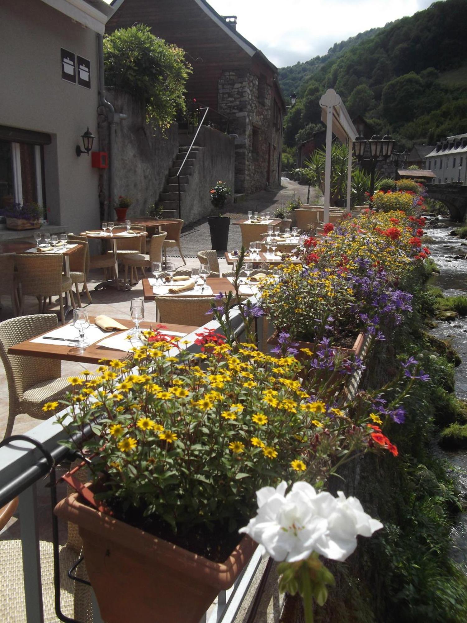 Hotel Logis Auberge De L'Isard Saint-Lary  Exterior foto