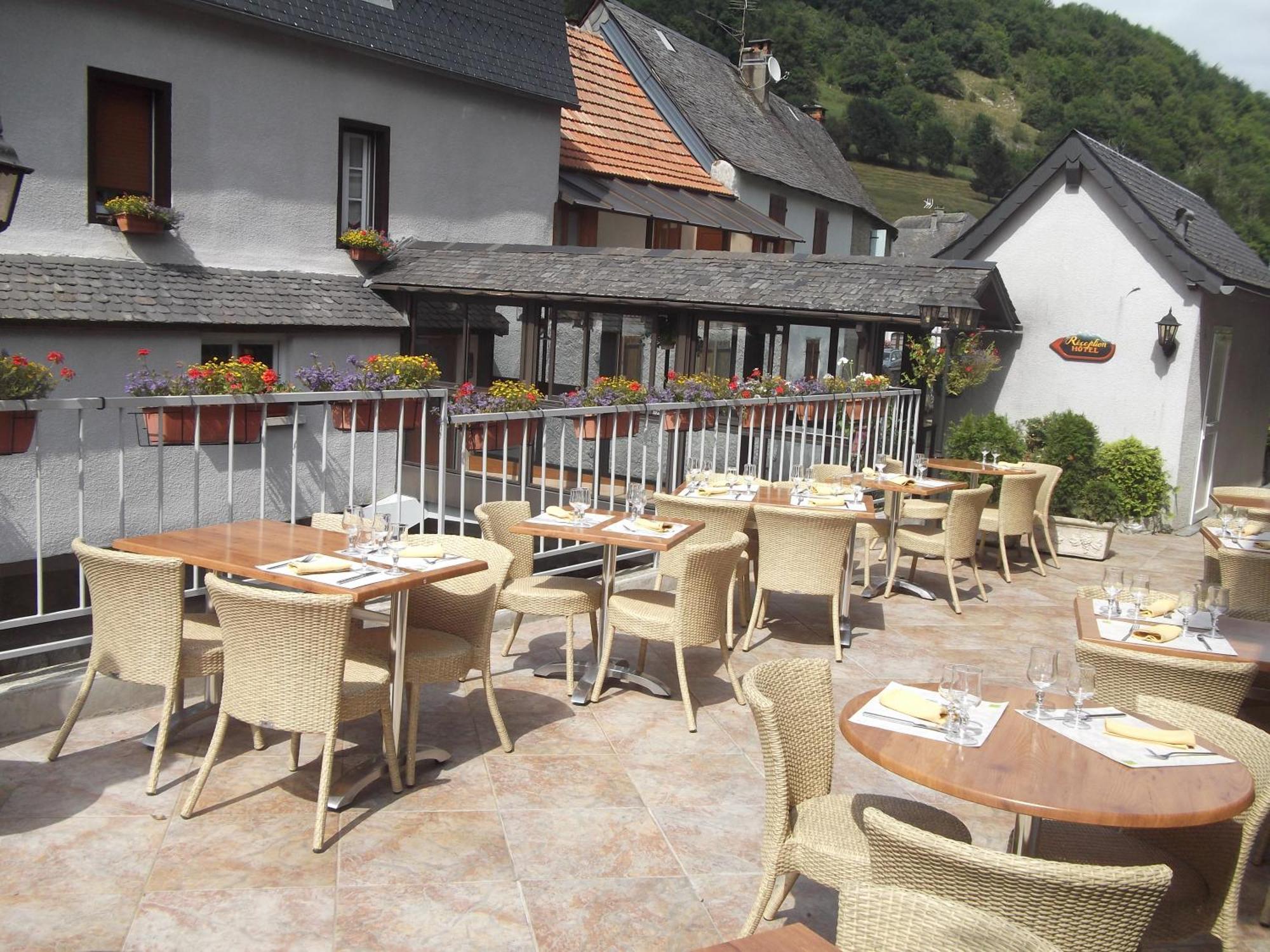 Hotel Logis Auberge De L'Isard Saint-Lary  Exterior foto